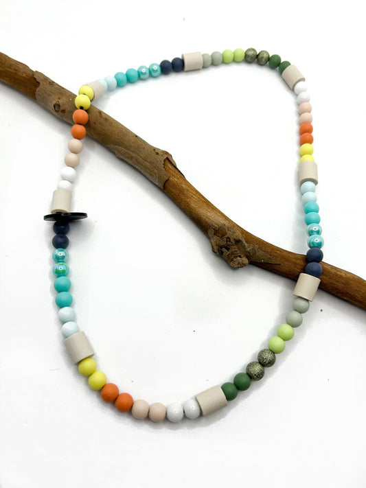 EM-Keramik Halsband aus Acrylperlen „Vacation in St. Tropez“