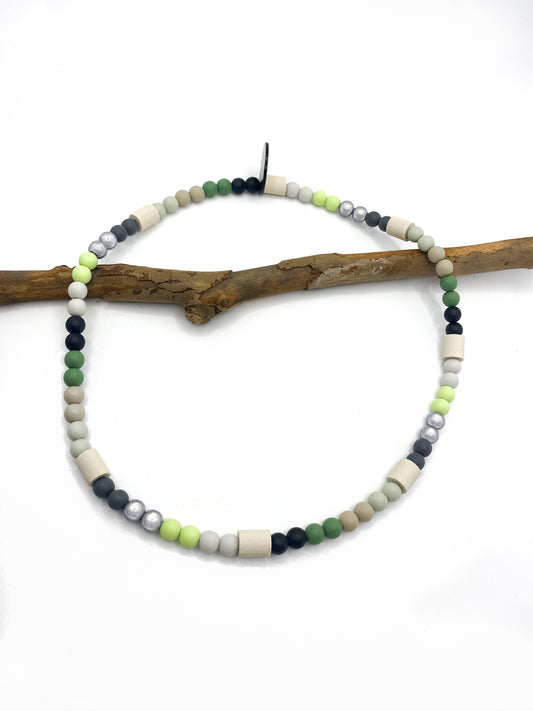 EM-Keramik Halsband aus Acrylperlen "Wild Forest"